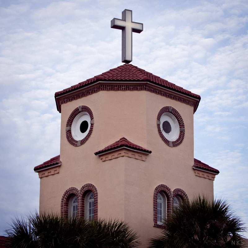 Pareidolia: Pájaro iglesia